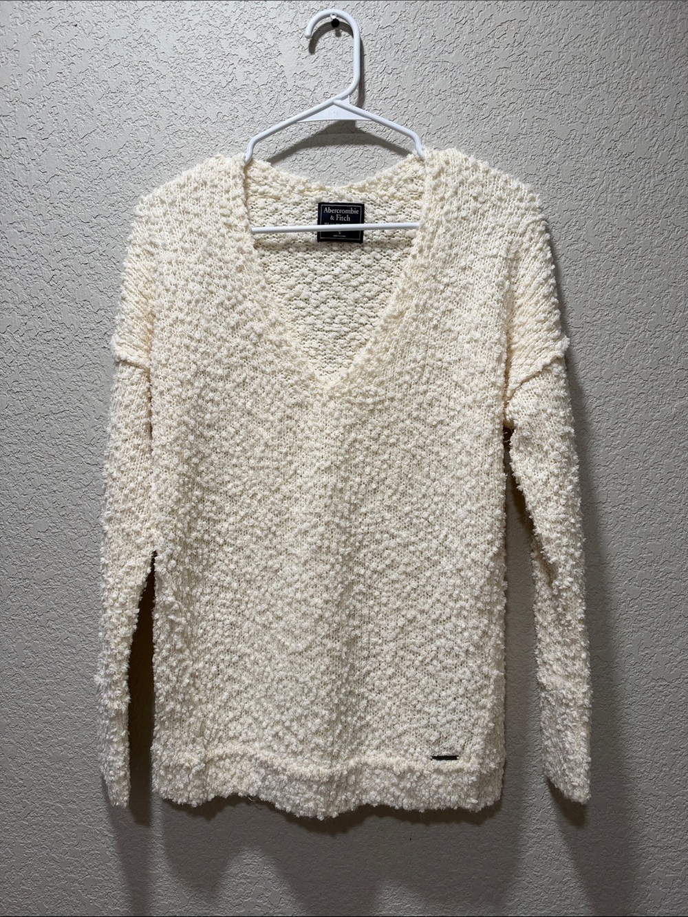 Abercrombie & Fitch Off-White Textured V-Neck Sweater